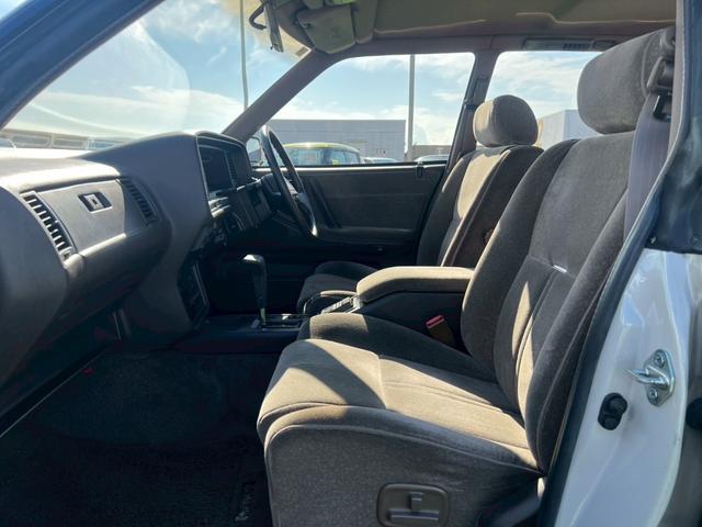 クラウン 　パワーシート／クルーズコントロール／純正アルミホイール／オートライト／集中ドアロック／電格ミラー／パワステ／パワーウインドウ／オートエアコン（44枚目）