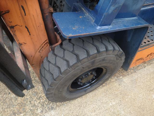 日本 トヨタガソリンフォークリフト1.5トン ミッション車 3メートルマスト(6枚目)