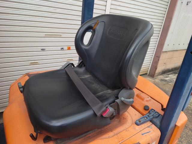 日本 トヨタガソリンフォークリフト1.5トン ミッション車 3メートルマスト(10枚目)