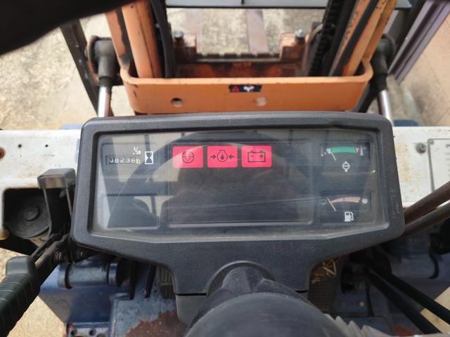 日本 トヨタガソリンフォークリフト1.5トン ミッション車 3メートルマスト(11枚目)