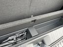 床下収納に純正の工具が収納されています。