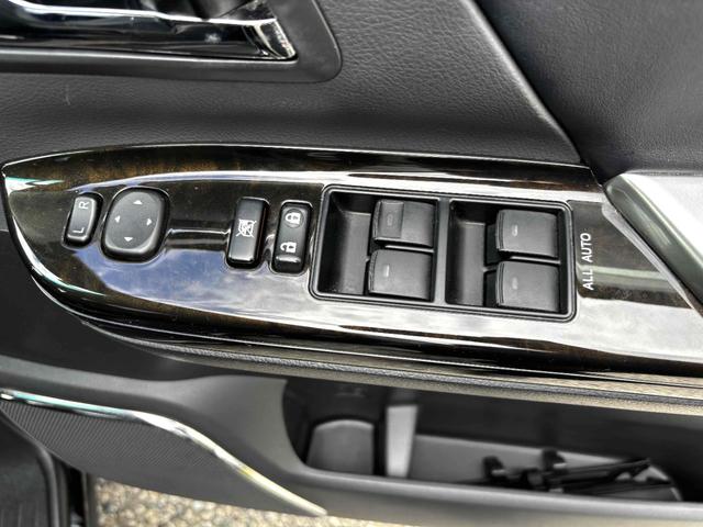 ヴェルファイア ２．４Ｚ　ゴールデンアイズ　純正フルセグナビＴＶ　Ｂｌｕｅｔｏｏｔｈ　１１インチフリップダウンモニター　クルーズコントロール　障害物センサー　バックカメラ　両側パワースライドドア　ＥＴＣ　パワーバックドア　オットマン（15枚目）