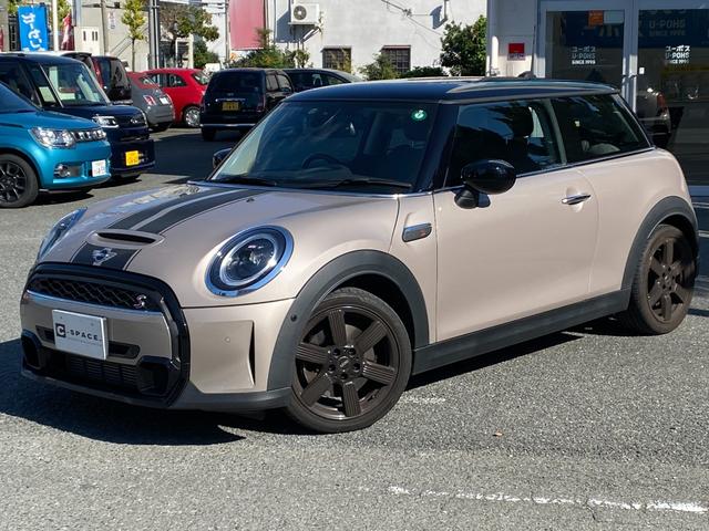 ＭＩＮＩ 　クーパーＳ　ワンオーナー　禁煙車　純正ナビ　バックカメラ　Ａｐｐｌｅｃａｒｐｌａｙ　純正１７インチＡＷ　アンビエントライト　ＬＥＤヘッドライト　　ＥＴＣ　ドラレコ　アダクティブクルーズコントロール（4枚目）