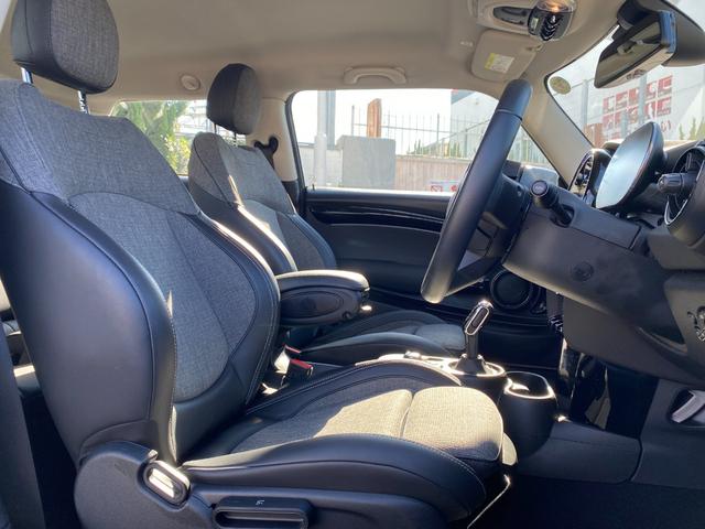 ＭＩＮＩ 　クーパーＳ　ワンオーナー　禁煙車　純正ナビ　バックカメラ　Ａｐｐｌｅｃａｒｐｌａｙ　純正１７インチＡＷ　アンビエントライト　ＬＥＤヘッドライト　　ＥＴＣ　ドラレコ　アダクティブクルーズコントロール（15枚目）
