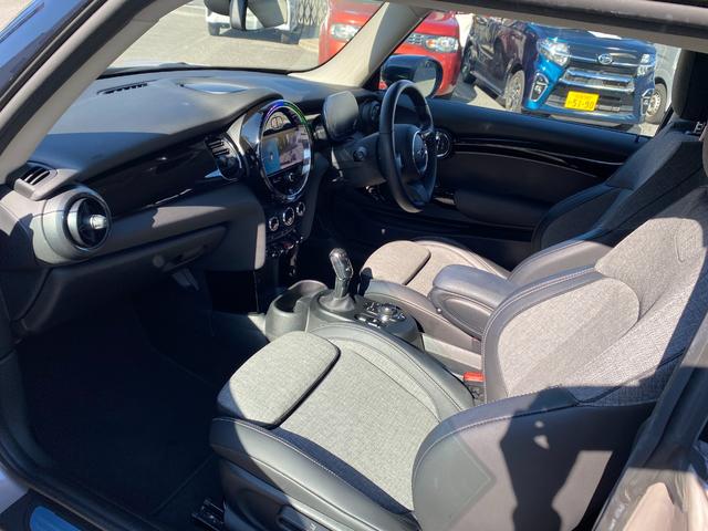 ＭＩＮＩ 　クーパーＳ　ワンオーナー　禁煙車　純正ナビ　バックカメラ　Ａｐｐｌｅｃａｒｐｌａｙ　純正１７インチＡＷ　アンビエントライト　ＬＥＤヘッドライト　　ＥＴＣ　ドラレコ　アダクティブクルーズコントロール（20枚目）