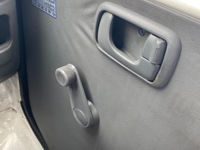 ミニキャブトラック Ｖタイプ　現状販売　５速マニュアル　エアコン　　積載量３５０キロ　タイミングベルト交換済み　ワンオーナー車　ＥＴＣ（22枚目）