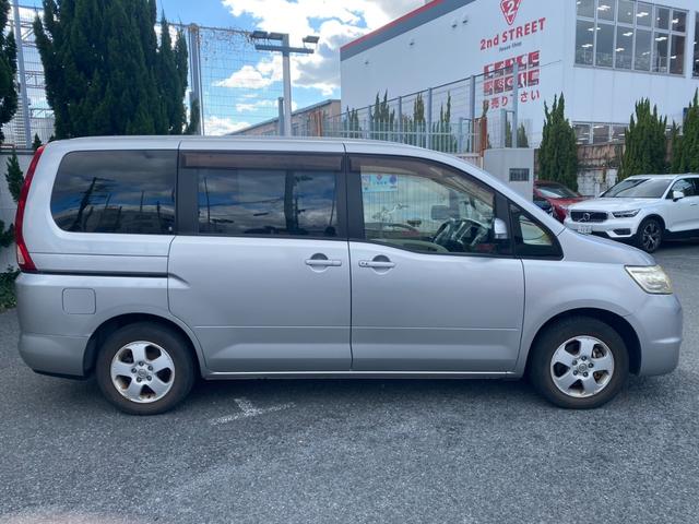 セレナ 20G 純正HDDナビTV アラウンドビューモニター 両側パワースライドドア フリップダウンモニター ETC スマートキー 8人乗り(6枚目)