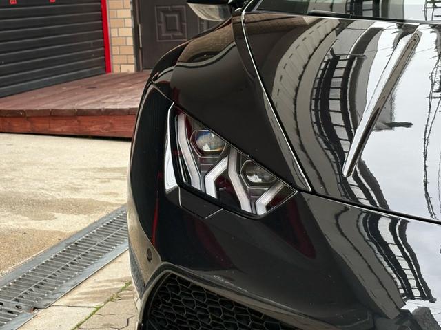 ウラカン LP610-4 LP610-4(LDF)4WD/ガラスエンジンフード/カーボンエンジンベイ/アルカンターラピラー/ベージュステッチ/ランボルギーニ純正工具・ケース/車検証ケース(8枚目)