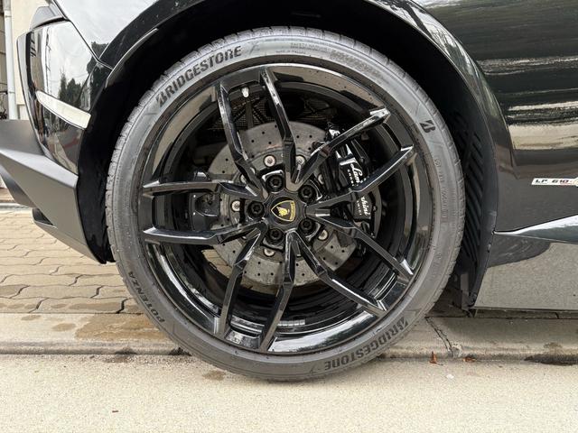 ウラカン LP610-4 LP610-4(LDF)4WD/ガラスエンジンフード/カーボンエンジンベイ/アルカンターラピラー/ベージュステッチ/ランボルギーニ純正工具・ケース/車検証ケース(14枚目)