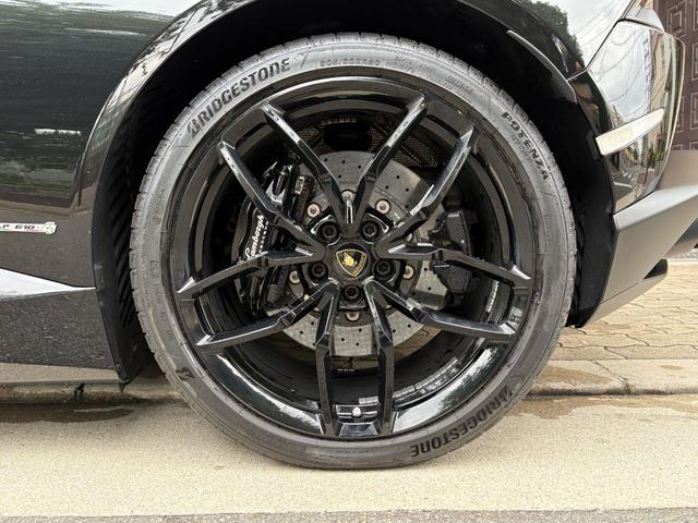 ウラカン LP610-4 LP610-4(LDF)4WD/ガラスエンジンフード/カーボンエンジンベイ/アルカンターラピラー/ベージュステッチ/ランボルギーニ純正工具・ケース/車検証ケース(16枚目)