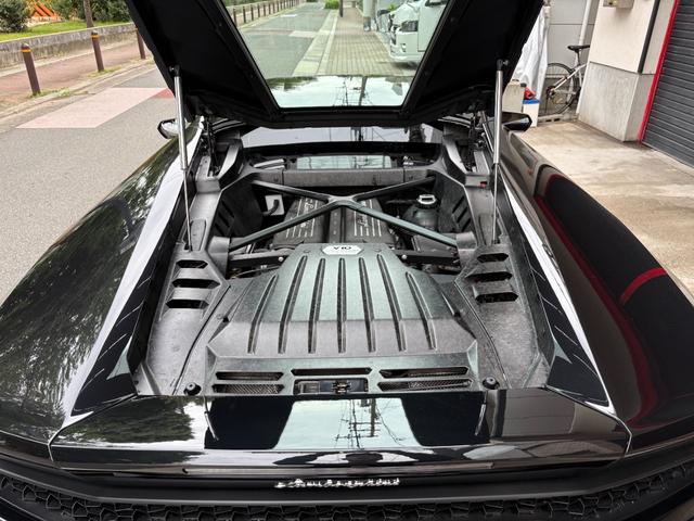 ウラカン LP610-4 LP610-4(LDF)4WD/ガラスエンジンフード/カーボンエンジンベイ/アルカンターラピラー/ベージュステッチ/ランボルギーニ純正工具・ケース/車検証ケース(17枚目)