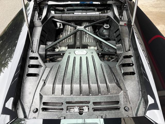 ウラカン LP610-4 LP610-4(LDF)4WD/ガラスエンジンフード/カーボンエンジンベイ/アルカンターラピラー/ベージュステッチ/ランボルギーニ純正工具・ケース/車検証ケース(18枚目)