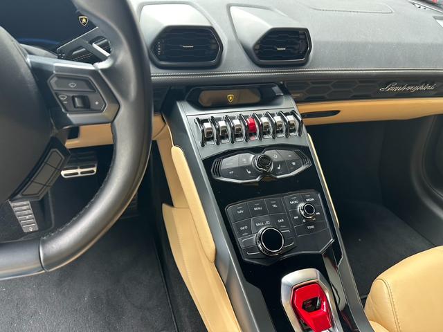 ウラカン LP610-4 LP610-4(LDF)4WD/ガラスエンジンフード/カーボンエンジンベイ/アルカンターラピラー/ベージュステッチ/ランボルギーニ純正工具・ケース/車検証ケース(23枚目)