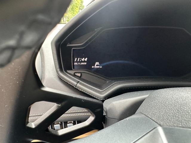 ウラカン LP610-4 LP610-4(LDF)4WD/ガラスエンジンフード/カーボンエンジンベイ/アルカンターラピラー/ベージュステッチ/ランボルギーニ純正工具・ケース/車検証ケース(24枚目)