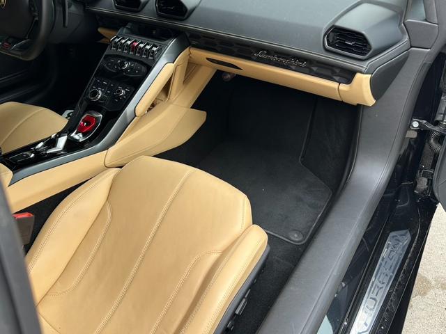 ウラカン LP610-4 LP610-4(LDF)4WD/ガラスエンジンフード/カーボンエンジンベイ/アルカンターラピラー/ベージュステッチ/ランボルギーニ純正工具・ケース/車検証ケース(25枚目)