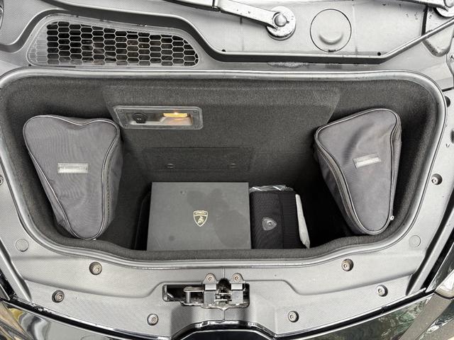 ウラカン LP610-4 LP610-4(LDF)4WD/ガラスエンジンフード/カーボンエンジンベイ/アルカンターラピラー/ベージュステッチ/ランボルギーニ純正工具・ケース/車検証ケース(26枚目)