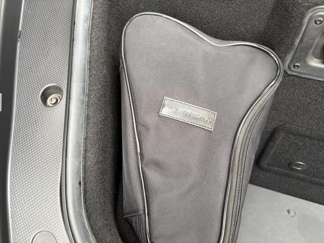 ウラカン LP610-4 LP610-4(LDF)4WD/ガラスエンジンフード/カーボンエンジンベイ/アルカンターラピラー/ベージュステッチ/ランボルギーニ純正工具・ケース/車検証ケース(27枚目)