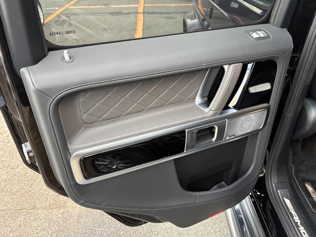 Gクラス マヌファクトゥーア・プログラム・プラス/AMGカーボンファイバーインテリアトリム/21インチAMGアルミホイール/AMGナイトパッケージ(19枚目)