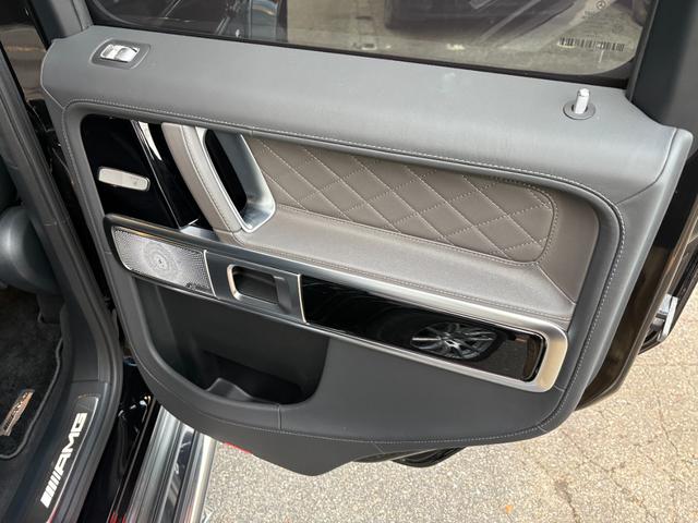 Gクラス マヌファクトゥーア・プログラム・プラス/AMGカーボンファイバーインテリアトリム/21インチAMGアルミホイール/AMGナイトパッケージ(27枚目)