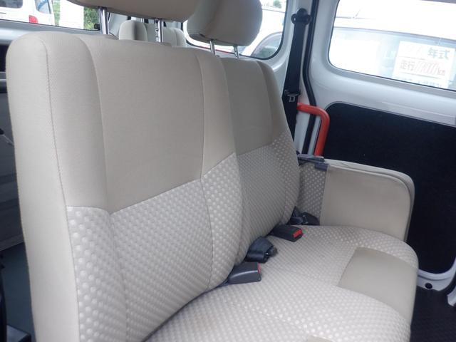 ＮＶ２００バネットバン １．６チェアキャブ車いす１基　３列有　７名　ディスプレイオーディオ　ＣＤ　キーレス　電動固定装置　手すり　ウィンチ（25枚目）