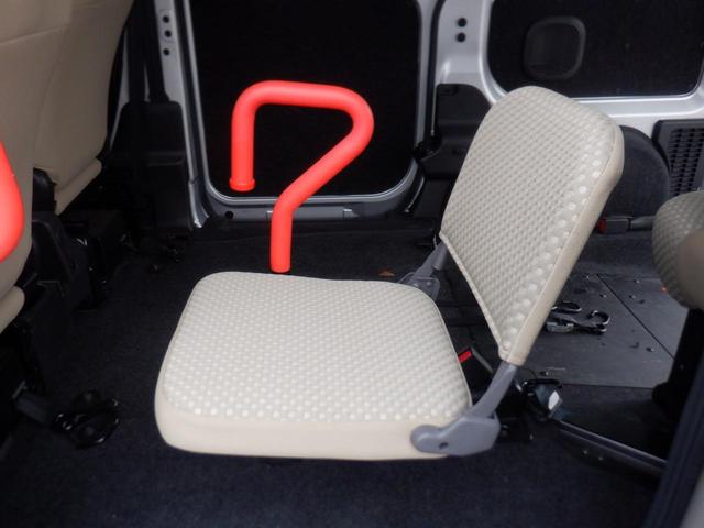 NV200バネットバン チェアキャブ車いす2名仕様 福祉車両 車椅子2基 電動ウィンチ 電動固定装置 スロープ 手すり サイドステップ Mナビ バックカメラ Bluetooth エアコン 運転席助手席エアバック キーレス 両側スライドドア 2列目小窓(45枚目)