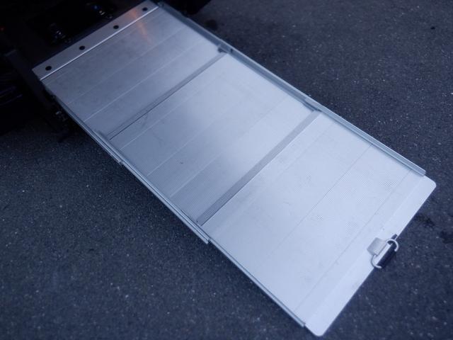 セレナ Ｓ応援Ｐ　Ｃキャブスロープ車いす１名送迎　福祉車両　車椅子１基　電動ウィンチ　スロープ　リモコン　電動固定装置　サイドステップ　手すり　ワンオーナー　Ｗエアコン　クルーズコントロール　ＥＳＣ　電動電格ミラー　スマートキー　片側電動スライドドア（3枚目）