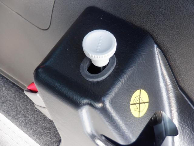 キューブ 　Ｘチェアキャブスロープ　サイドシート４人乗　車椅子一基　手すり　リモコン　１オーナー　ウィンチ　電動固定装置　ナビ　Ｂカメラ　ＴＶ　Ｂｌｕｅｔｏｏｔｈ　ＣＤ　電動電格ミラー　アイストップ　スマートキー（46枚目）