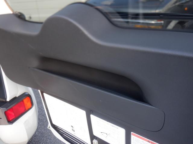 キューブ 　Ｘチェアキャブスロープ　サイドシート４人乗　車椅子一基　手すり　リモコン　１オーナー　ウィンチ　電動固定装置　ナビ　Ｂカメラ　ＴＶ　Ｂｌｕｅｔｏｏｔｈ　ＣＤ　電動電格ミラー　アイストップ　スマートキー（48枚目）