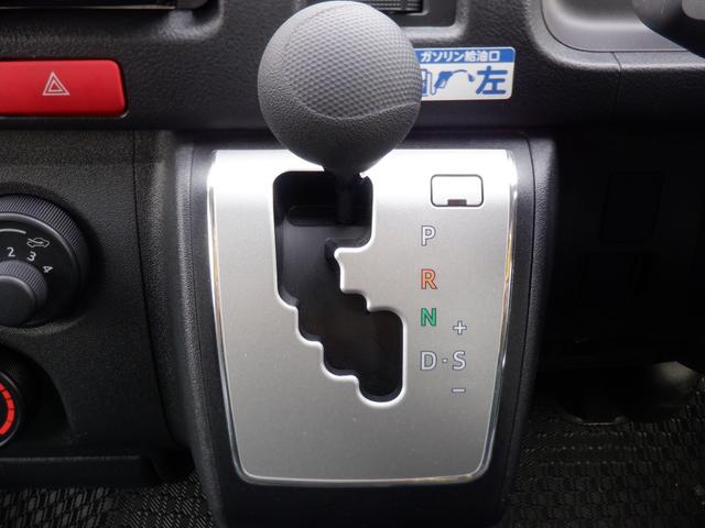 TOYOTA HIACE VAN DX