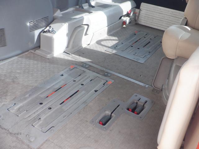 NV350キャラバンバン 4ドアバン2.5チェアキャブ車いす2名 福祉車両 車椅子1基 ストレッチャー1基 リアリフト 電動固定装置 サイドステップ 手すり リモコン Mナビ フルセグTV 全周囲カメラ バックカメラ Wエアコン 盗難防止 ワンオーナー キーレス(9枚目)