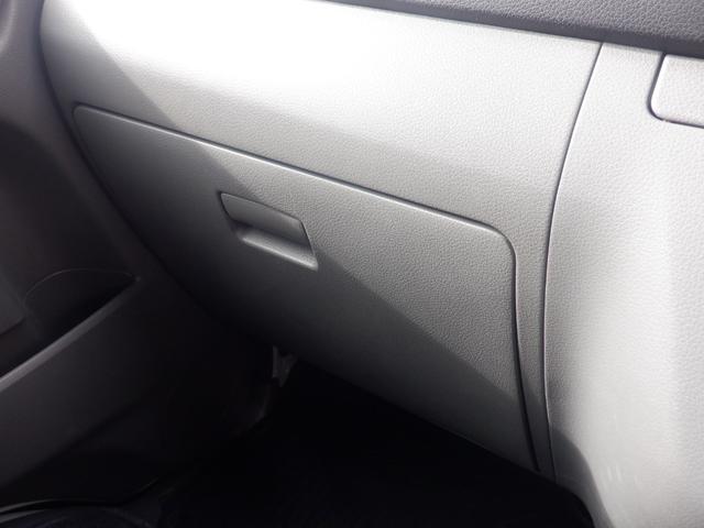 NV350キャラバンバン 4ドアバン2.5チェアキャブ車いす2名 福祉車両 車椅子1基 ストレッチャー1基 リアリフト 電動固定装置 サイドステップ 手すり リモコン Mナビ フルセグTV 全周囲カメラ バックカメラ Wエアコン 盗難防止 ワンオーナー キーレス(18枚目)