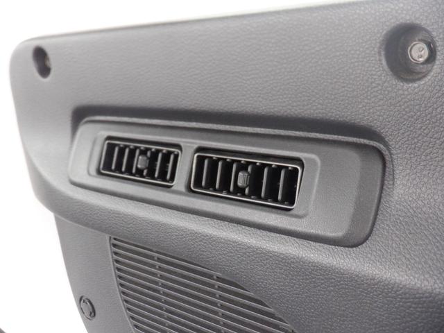 ＮＶ２００バネットバン チェアキャブ車いす２名仕様　福祉車両　車椅子２基　ストレッチャー１基　スロープ　電動ウィンチ　電動固定装置　サイドステップ　手すり　リモコン　エアコン　電動ミラー　両側スライドドア　２列目小窓　　ワンオーナーキーレス（4枚目）