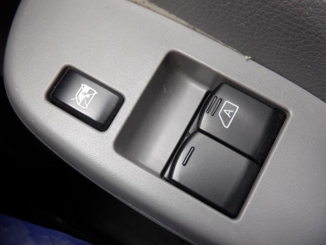 ＮＶ２００バネットバン チェアキャブ車いす２名仕様　福祉車両　車椅子２基　ストレッチャー１基　スロープ　電動ウィンチ　電動固定装置　サイドステップ　手すり　リモコン　エアコン　電動ミラー　両側スライドドア　２列目小窓　　ワンオーナーキーレス（10枚目）