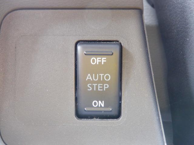 ＮＶ２００バネットバン チェアキャブ車いす２名仕様　福祉車両　車椅子２基　ストレッチャー１基　スロープ　電動ウィンチ　電動固定装置　サイドステップ　手すり　リモコン　エアコン　電動ミラー　両側スライドドア　２列目小窓　　ワンオーナーキーレス（12枚目）