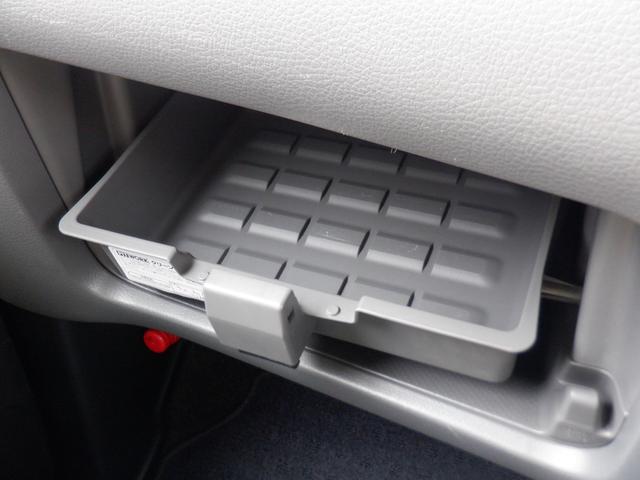 ＮＶ２００バネットバン チェアキャブ車いす２名仕様　福祉車両　車椅子２基　ストレッチャー１基　スロープ　電動ウィンチ　電動固定装置　サイドステップ　手すり　リモコン　エアコン　電動ミラー　両側スライドドア　２列目小窓　　ワンオーナーキーレス（20枚目）