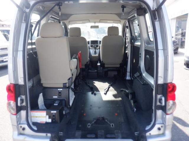 ＮＶ２００バネットバン チェアキャブ車いす２名仕様　福祉車両　車椅子２基　ストレッチャー１基　スロープ　電動ウィンチ　電動固定装置　サイドステップ　手すり　リモコン　両側スライドドア　電動ミラー　キーレス　運転席助手席エアバック　定期点検記録簿　保証書（8枚目）