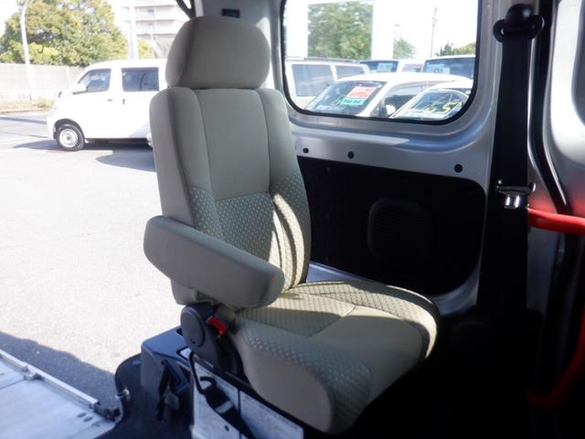 ＮＶ２００バネットバン チェアキャブ車いす２名仕様　福祉車両　車椅子２基　ストレッチャー１基　スロープ　電動ウィンチ　電動固定装置　サイドステップ　手すり　リモコン　両側スライドドア　電動ミラー　キーレス　運転席助手席エアバック　定期点検記録簿　保証書（9枚目）