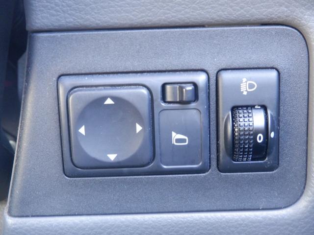 ＮＶ２００バネットバン チェアキャブ車いす２名仕様　福祉車両　車椅子２基　ストレッチャー１基　スロープ　電動ウィンチ　電動固定装置　サイドステップ　手すり　リモコン　両側スライドドア　電動ミラー　キーレス　運転席助手席エアバック　定期点検記録簿　保証書（13枚目）