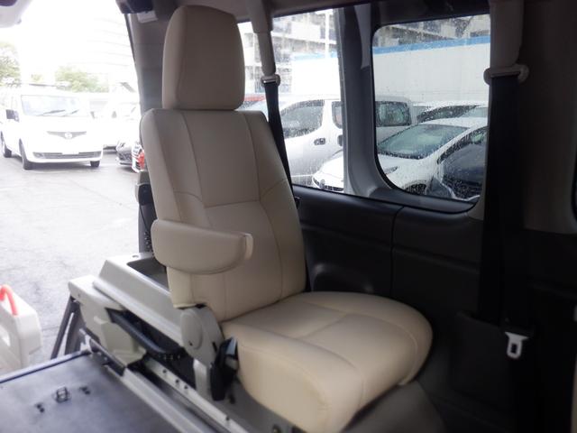 NV350キャラバンバン チェアキャブ車いす4名4WD 福祉車両 車椅子4基 ストレッチャー1基 リアリフト 電動固定装置 サイドステップ 手すり リモコン バックカメラ 全周囲カメラ 2列目3列目小窓 キーレス 盗難防止 Wエアコン 電動電格ミラー(9枚目)