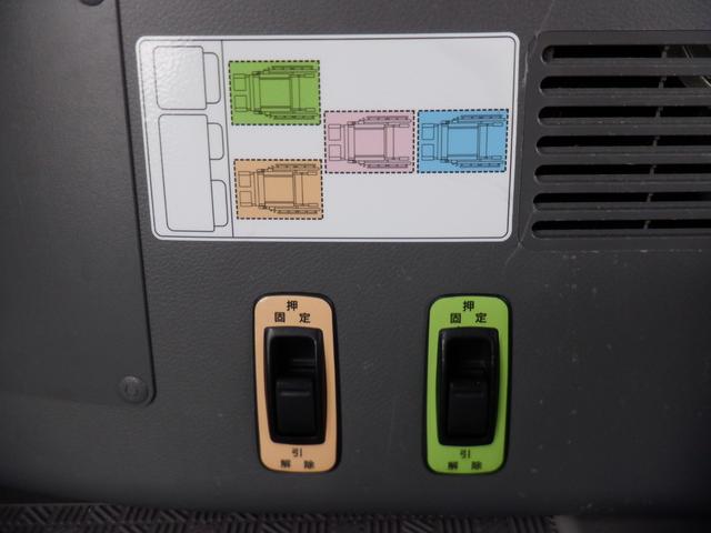 NV350キャラバンバン チェアキャブ車いす4名4WD 福祉車両 車椅子4基 ストレッチャー1基 リアリフト 電動固定装置 サイドステップ 手すり リモコン バックカメラ 全周囲カメラ 2列目3列目小窓 キーレス 盗難防止 Wエアコン 電動電格ミラー(13枚目)