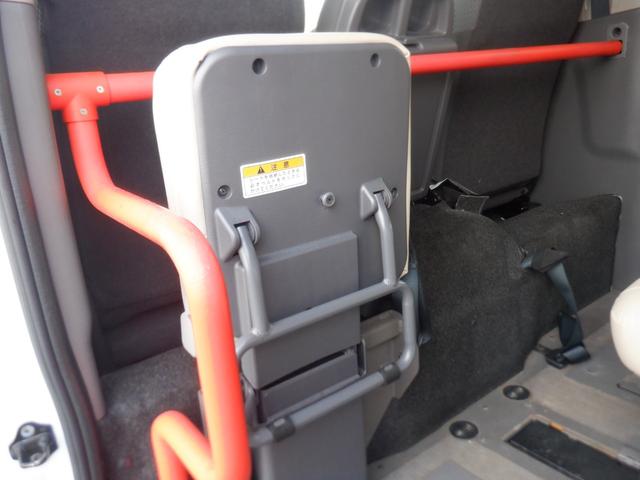 NV350キャラバンバン チェアキャブ車いす4名4WD 福祉車両 車椅子4基 ストレッチャー1基 リアリフト 電動固定装置 サイドステップ 手すり リモコン バックカメラ 全周囲カメラ 2列目3列目小窓 キーレス 盗難防止 Wエアコン 電動電格ミラー(15枚目)