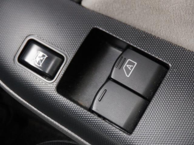 NV350キャラバンバン チェアキャブ車いす4名4WD 福祉車両 車椅子4基 ストレッチャー1基 リアリフト 電動固定装置 サイドステップ 手すり リモコン バックカメラ 全周囲カメラ 2列目3列目小窓 キーレス 盗難防止 Wエアコン 電動電格ミラー(17枚目)