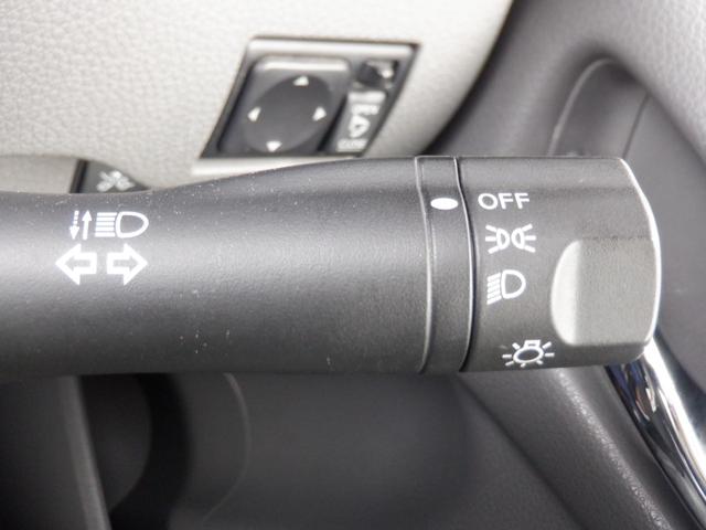 NV350キャラバンバン チェアキャブ車いす4名4WD 福祉車両 車椅子4基 ストレッチャー1基 リアリフト 電動固定装置 サイドステップ 手すり リモコン バックカメラ 全周囲カメラ 2列目3列目小窓 キーレス 盗難防止 Wエアコン 電動電格ミラー(23枚目)