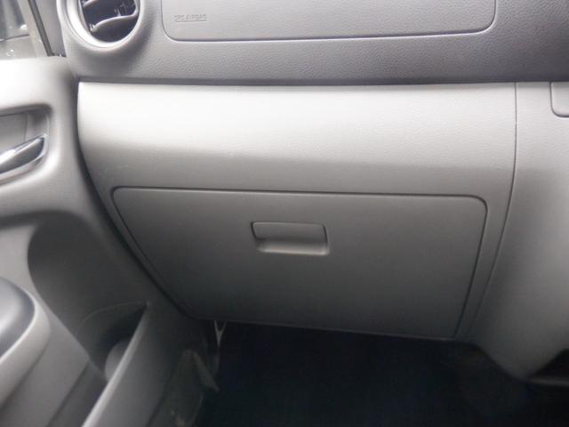 NV350キャラバンバン チェアキャブ車いす4名4WD 福祉車両 車椅子4基 ストレッチャー1基 リアリフト 電動固定装置 サイドステップ 手すり リモコン バックカメラ 全周囲カメラ 2列目3列目小窓 キーレス 盗難防止 Wエアコン 電動電格ミラー(29枚目)