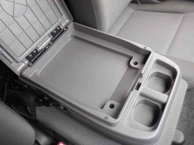 NV350キャラバンバン チェアキャブ車いす4名4WD 福祉車両 車椅子4基 ストレッチャー1基 リアリフト 電動固定装置 サイドステップ 手すり リモコン バックカメラ 全周囲カメラ 2列目3列目小窓 キーレス 盗難防止 Wエアコン 電動電格ミラー(32枚目)