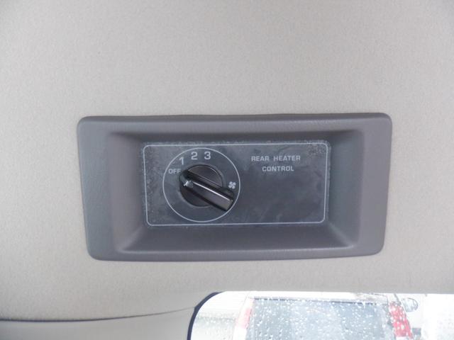 NV350キャラバンバン チェアキャブ車いす4名4WD 福祉車両 車椅子4基 ストレッチャー1基 リアリフト 電動固定装置 サイドステップ 手すり リモコン バックカメラ 全周囲カメラ 2列目3列目小窓 キーレス 盗難防止 Wエアコン 電動電格ミラー(35枚目)