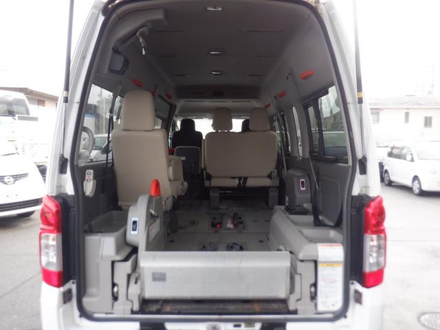 NV350キャラバンバン チェアキャブ車いす4名4WD 福祉車両 車椅子4基 ストレッチャー1基 リアリフト 電動固定装置 サイドステップ 手すり リモコン バックカメラ 全周囲カメラ 2列目3列目小窓 キーレス 盗難防止 Wエアコン 電動電格ミラー(36枚目)