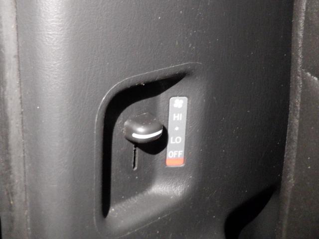 レジアスエースバン ロングスーパーGL 5DスーパーGLロング 低床 8人乗 HDDナビ ETC Wエアコン 社外フロントバンパー 社外グリル シフトノブ 100V電源 キーレス HID フリップダウンモニター バックカメラ 電動電格ミラー(9枚目)