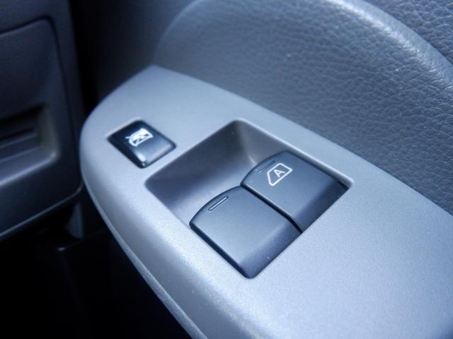 ＮＶ２００バネットバン ＧＸ　１．６ＧＸ５ドア　５人乗　エマージェンシーブレーキ　ＥＴＣ　メモリーナビ　フルセグ　ＣＤ　Ｂｌｕｅｔｏｏｔｈ　衝突軽減装置　レーンアシスト　キーレス　パワーウインドウ　ドアバイザー　２列目小窓（12枚目）