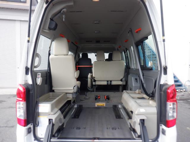 ＮＶ３５０キャラバンバン ４ドアバン２．５チェアキャブＭ仕様　福祉車両　車椅子２基　ストレッチャー１基　リアリフト　電動固定装置　リモコン　サイドステップ　手すり　２列目３列目小窓　片側スライドドア　電動電格ミラー　バックカメラ　Ｗエアコン　リアクーラーヒーター（3枚目）